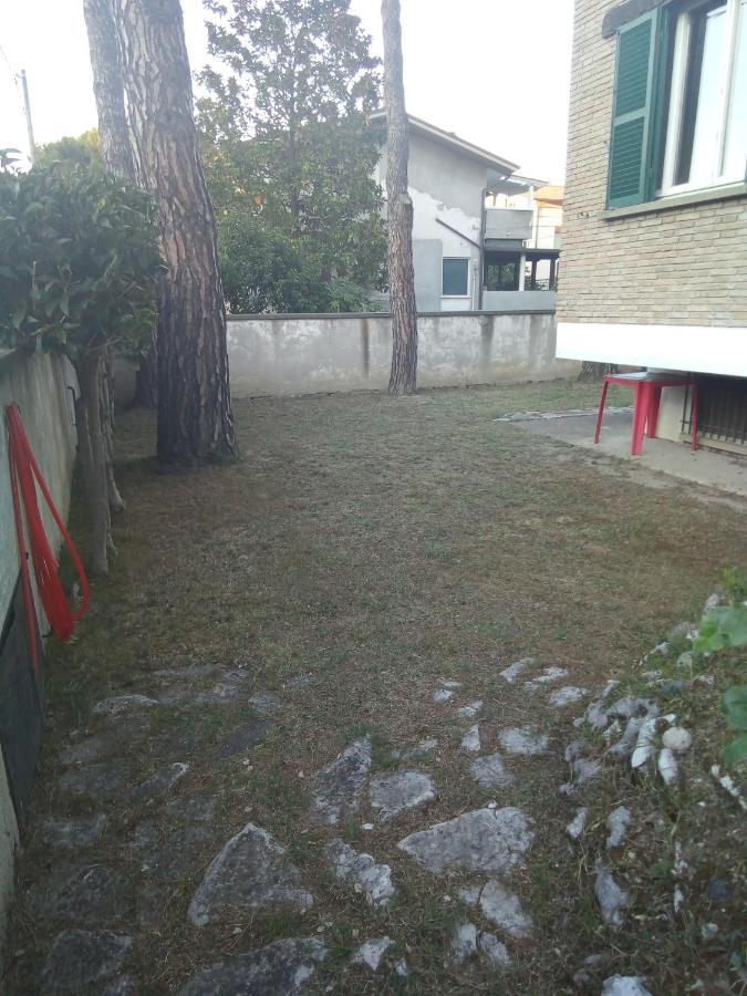 פאנו Affittacamere Villa Sofia Accanto Ospedale Con Ampio Giardino מראה חיצוני תמונה